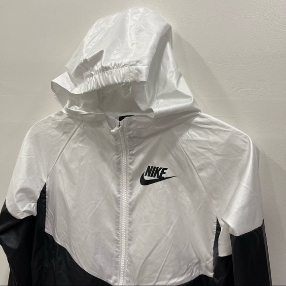 Nike Sportswear Windrunner Jacket Hooded Lightweight Standard Fit XL Girl Junior - Picture 7 of 13